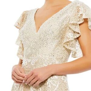 MAC DUGGAL
Women's Embroidered Flutter Sleeve V-Neck Gown